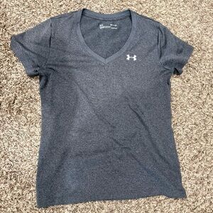 Under Armour Women's Sz Small Charcoal V-Neck Tee